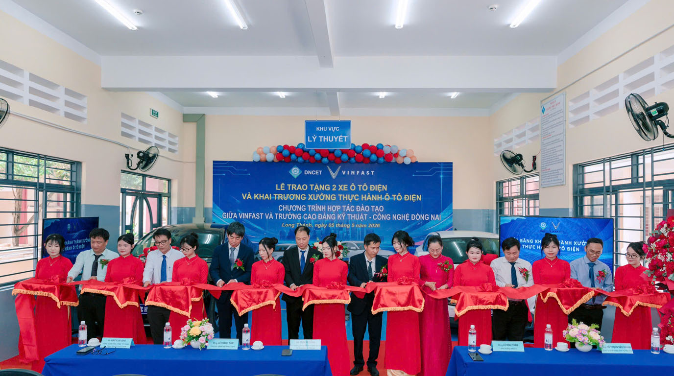 Khai trương xưởng thực hành Ô tô điện