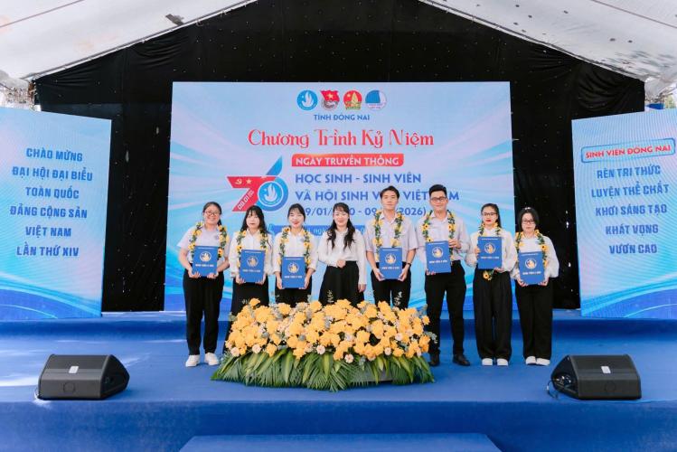 DNCET có 07 sinh viên đạt danh hiệu "Sinh viên 5 tốt" cấp Thành phố năm học 2024 – 2025