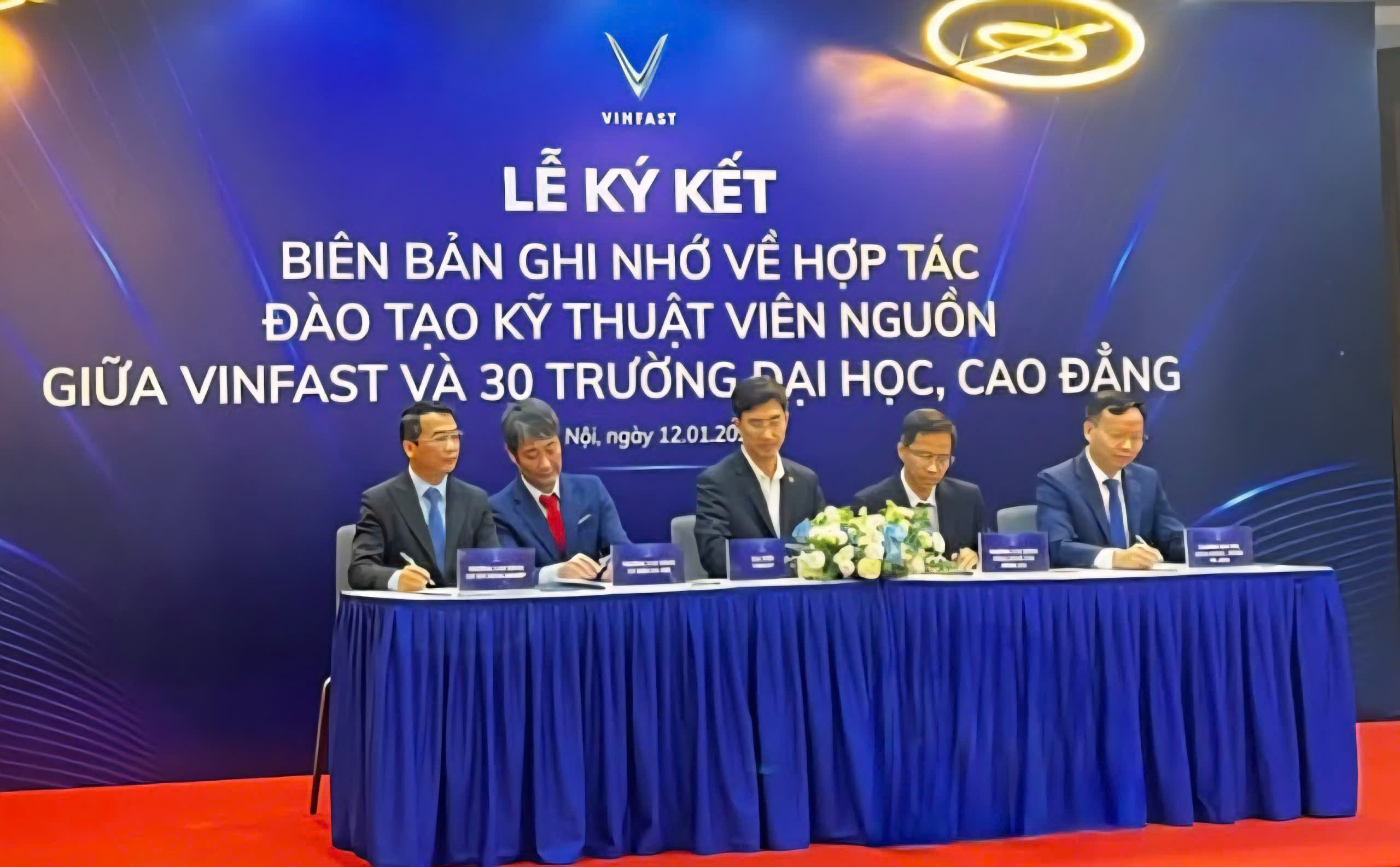 Trường Cao đẳng Kỹ thuật - Công nghệ Đồng Nai tham dự lễ ký kết hợp tác đào tạo kỹ thuật viên nguồn cùng Vinfast