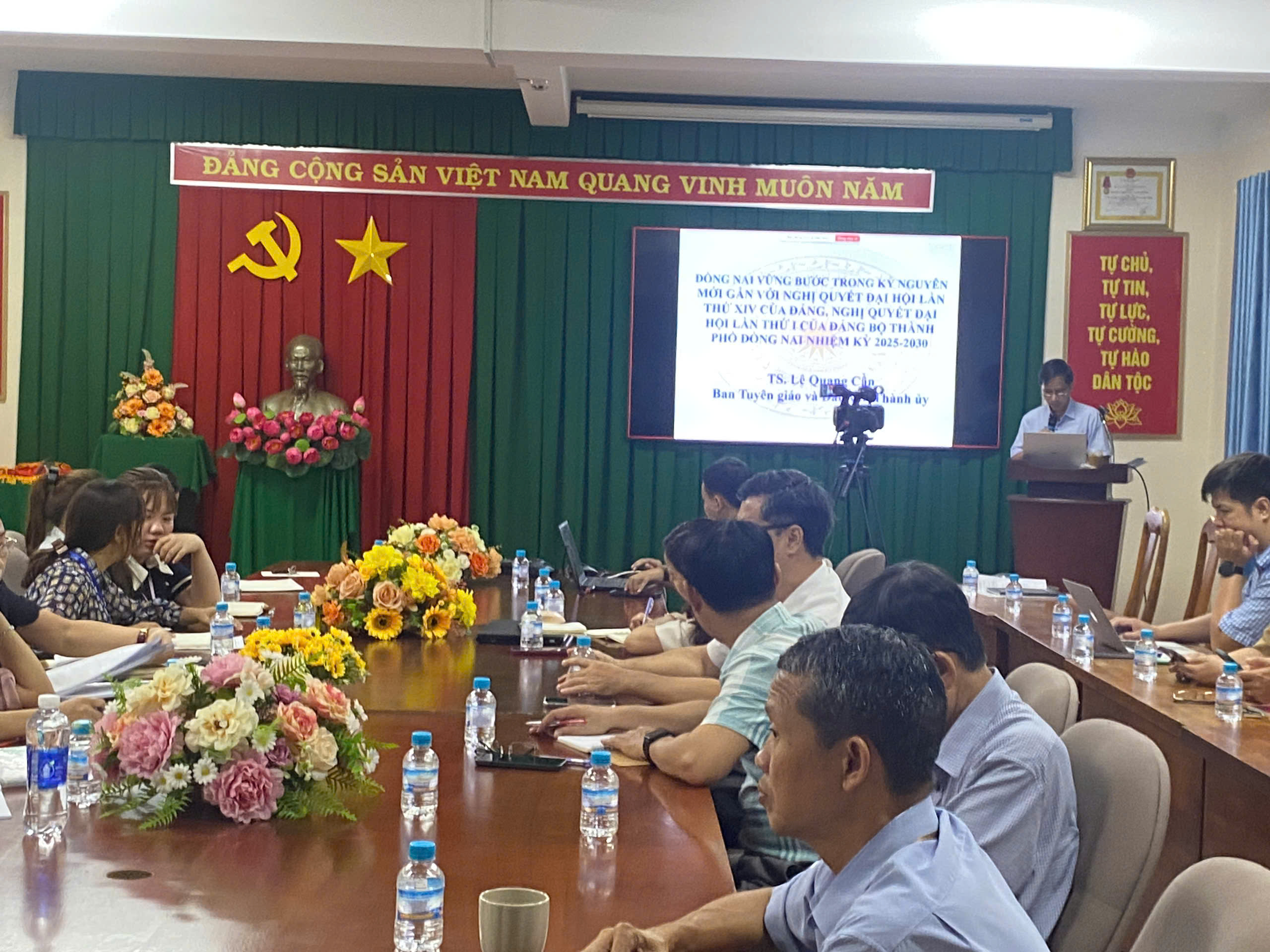 Trường Cao đẳng Kỹ thuật – Công nghệ Đồng Nai: tổ chức Hội nghị bồi dưỡng chính trị hè cho viên chức, người lao động năm 2026.