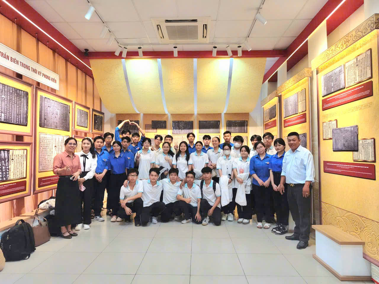 TUỔI TRẺ TRƯỜNG CAO ĐẲNG KỸ THUẬT – CÔNG NGHỆ TỔ CHỨC HÀNH TRÌNH VỀ NGUỒN, TÌM VỀ ĐỊA CHỈ ĐỎ