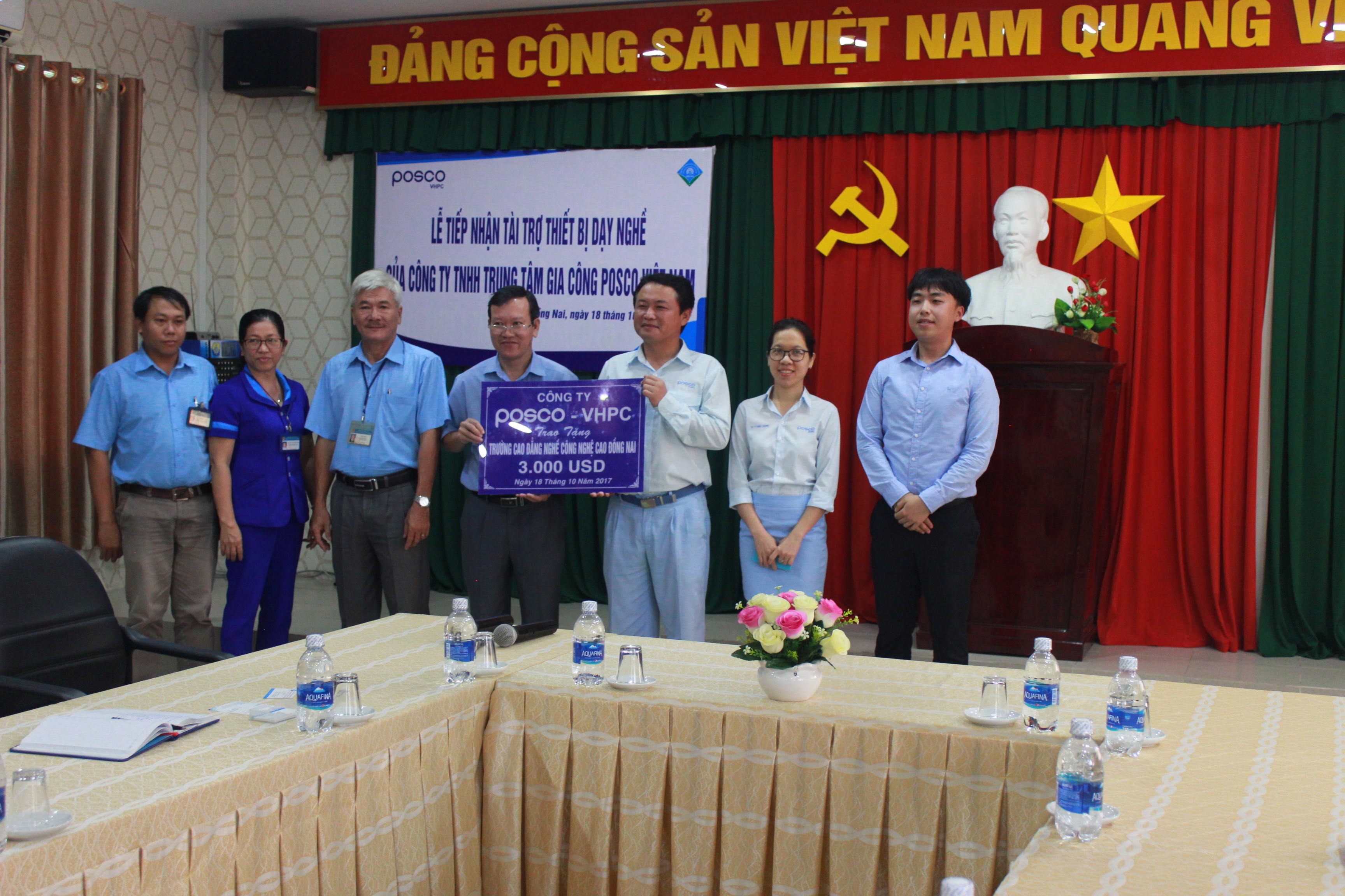  Đồng Nai tài trợ máy vi tính cho Thư viện điện tử của Trường.